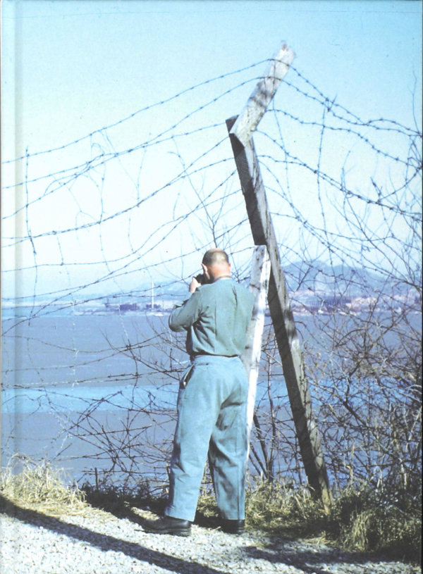 State Fiction : The Gaze of the Swiss Neutral Mission in the Korean Demilitarized Zone - Denise Bertschi - Front Cover - Editions Centre de la photographie Genève